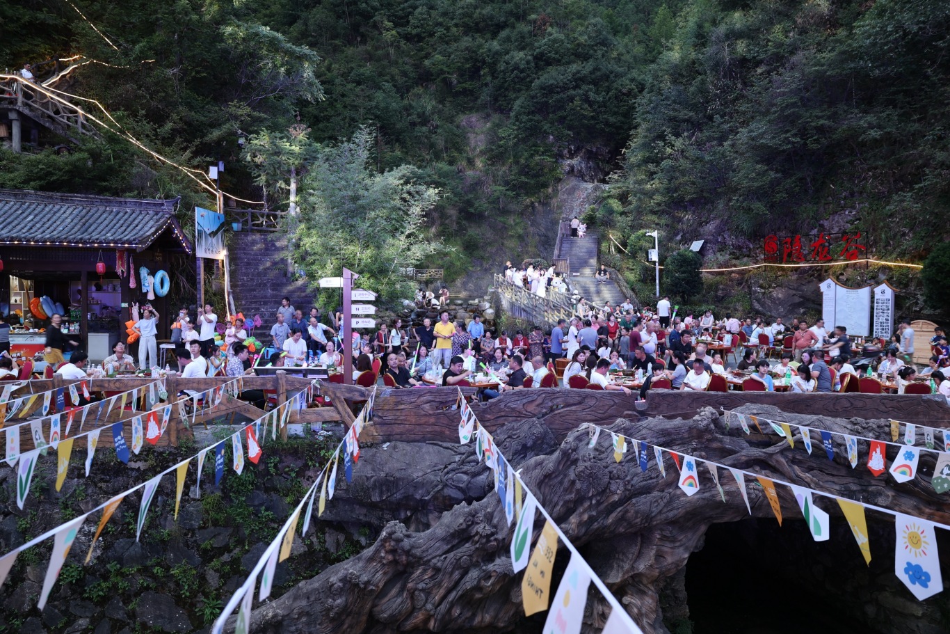 山水清凉引客来 乡村夜经济升温——开化九溪龙门茶啤嘉年华激活乡村夏夜经济 山水清凉引客来 乡村夜经济升温——开化九溪龙门茶啤嘉年华激活乡村夏夜经济
