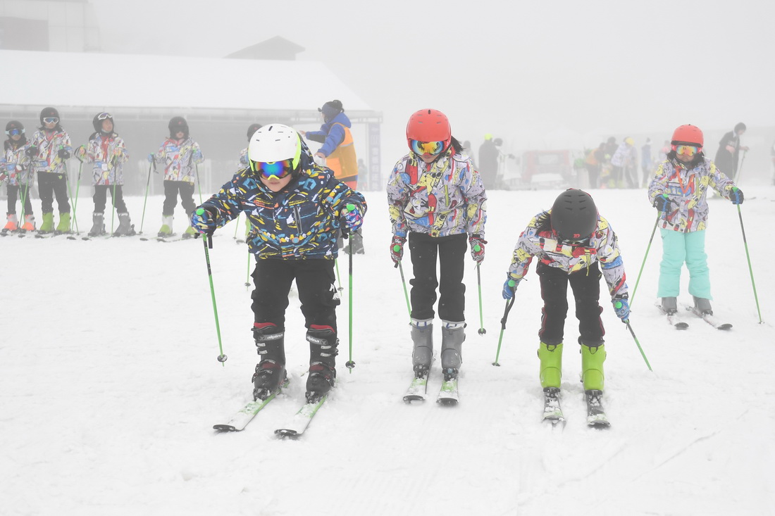 南方山村小学的“冰雪课堂”