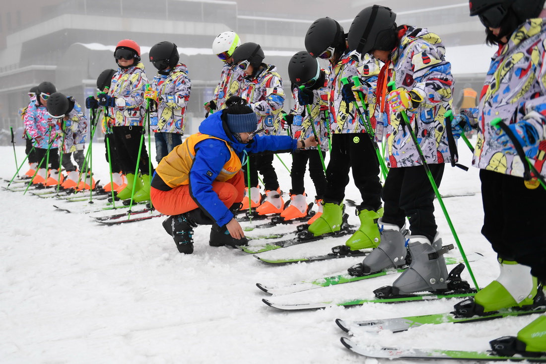 南方山村小学的“冰雪课堂”