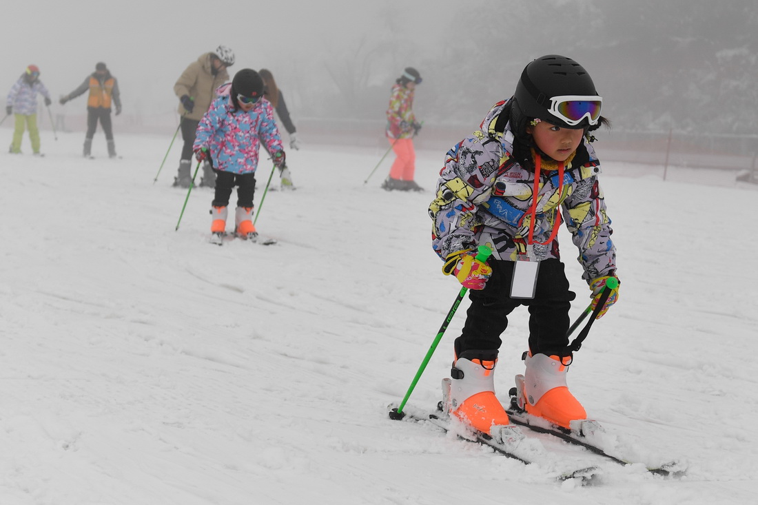 南方山村小学的“冰雪课堂”