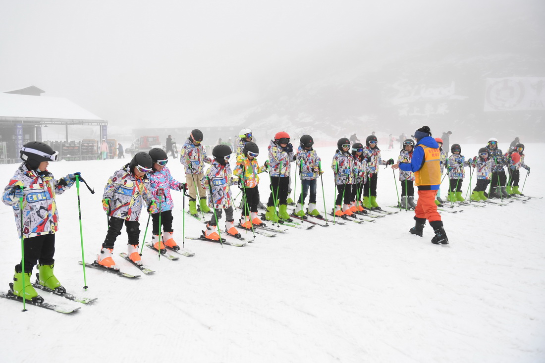 南方山村小学的“冰雪课堂”