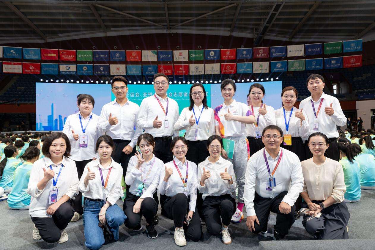 刘陈稳（第一排左四）杭州亚运会、亚残运会赛会志愿者出征仪式