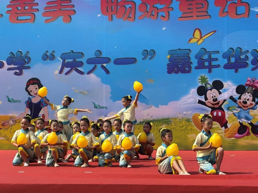 在童话世界里过节,义乌市东河小学嘉年华活动奏响“六一”欢乐乐章 在童话世界里过节,义乌市东河小学嘉年华活动奏响“六一”欢乐乐章