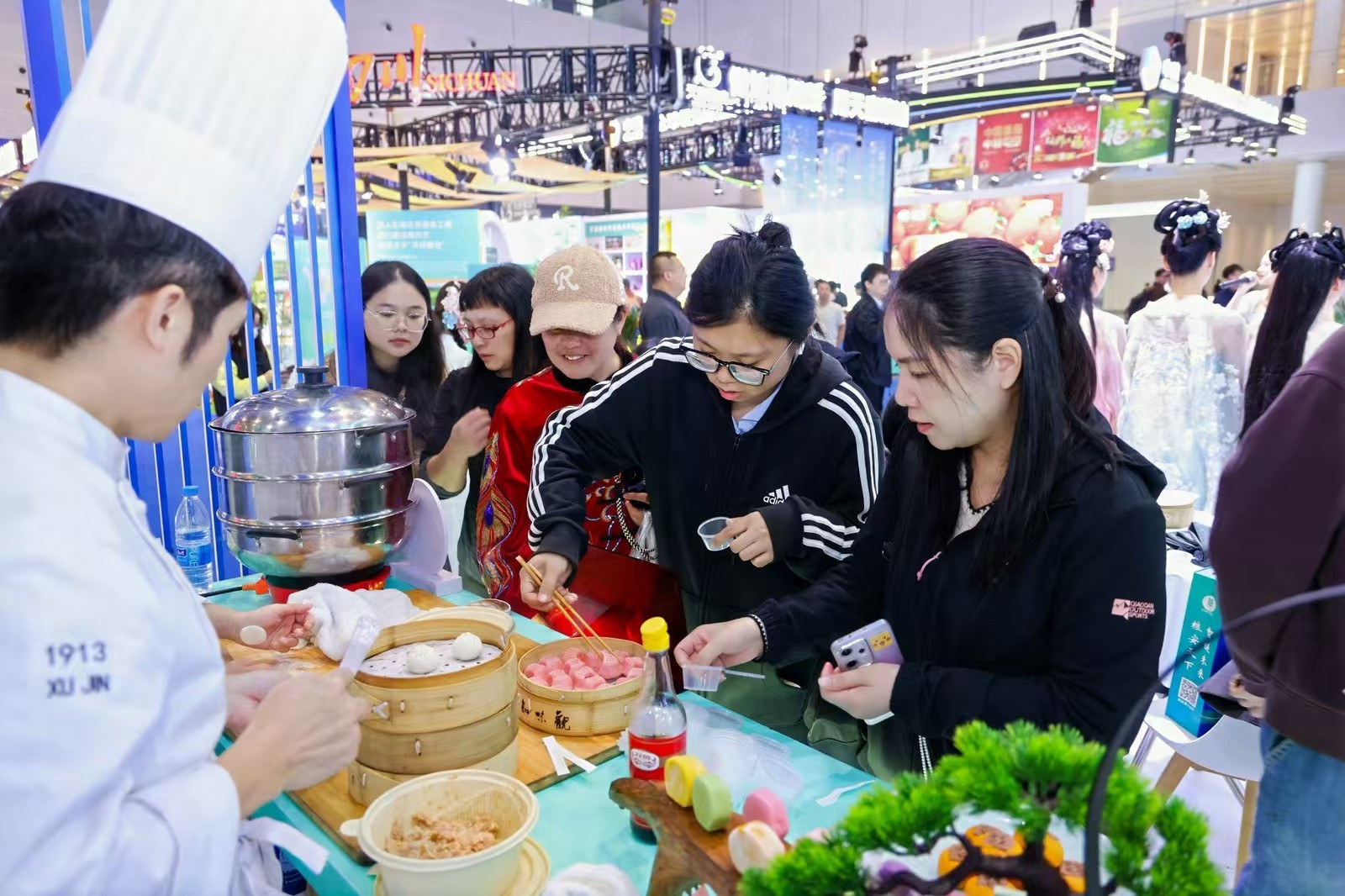 宋韵风雅邂逅舌尖盛宴 粮博会里飘出千年醇香 宋韵风雅邂逅舌尖盛宴 粮博会里飘出千年醇香