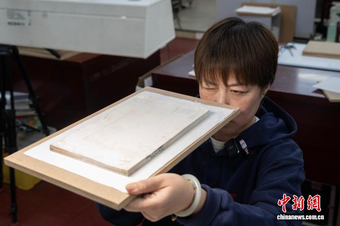 浙江杭州：文澜阁本《四库全书》修复进入尾声