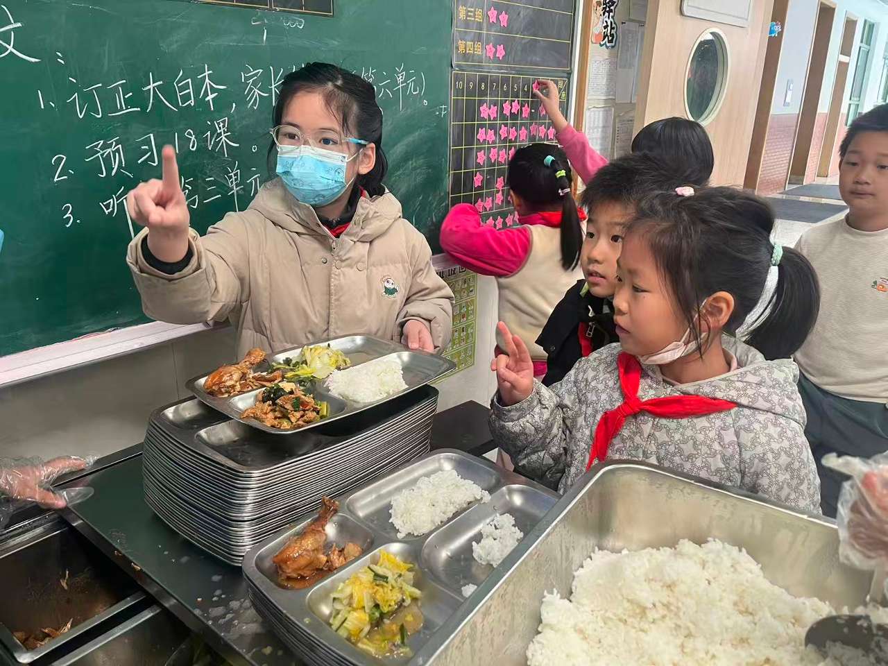 “管饱”也“管暖”,浙江“暖八条”让校园餐升温再升级 “管饱”也“管暖”,浙江“暖八条”让校园餐升温再升级