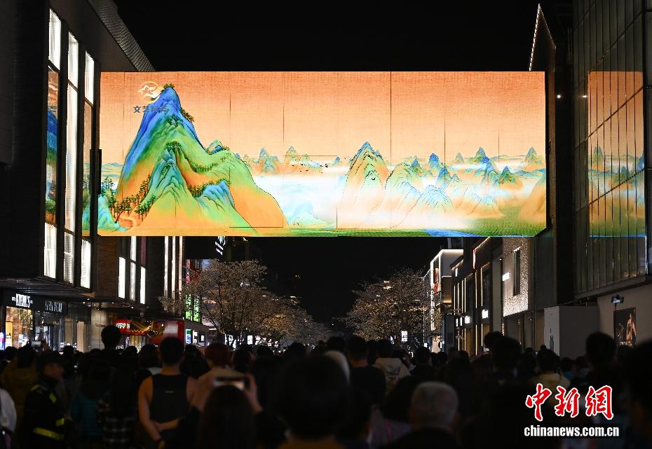 《只此青绿》亮相杭州西湖之畔盲盒音乐会 宋韵演绎吸引游人