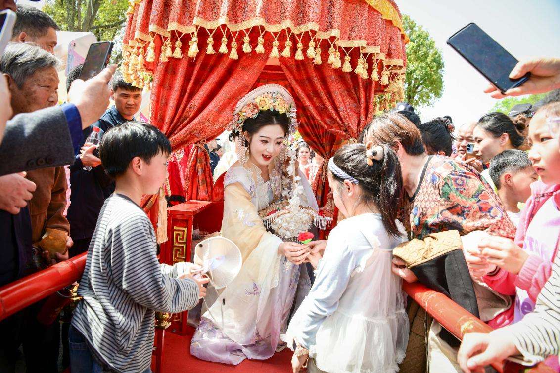 浙江南浔：蚕花绽春共赴春日民俗之约