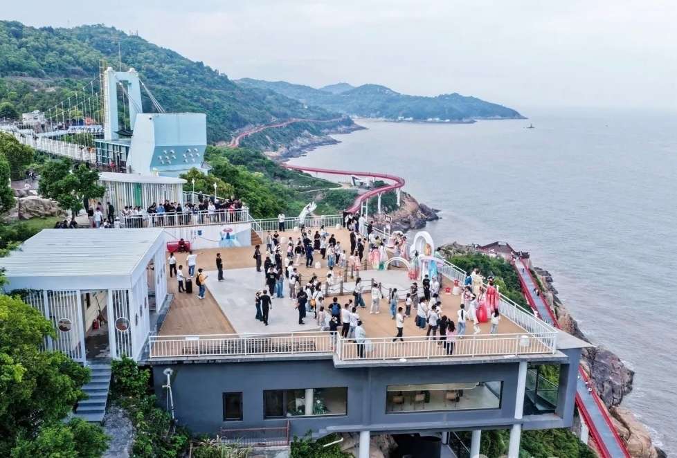 浙江玉环：“海屿岛”嘉年华点燃假日文旅消费热潮