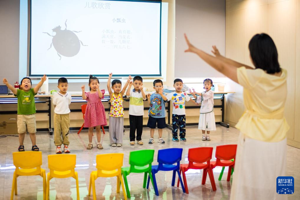 浙江杭州：在党群服务中心过暑假