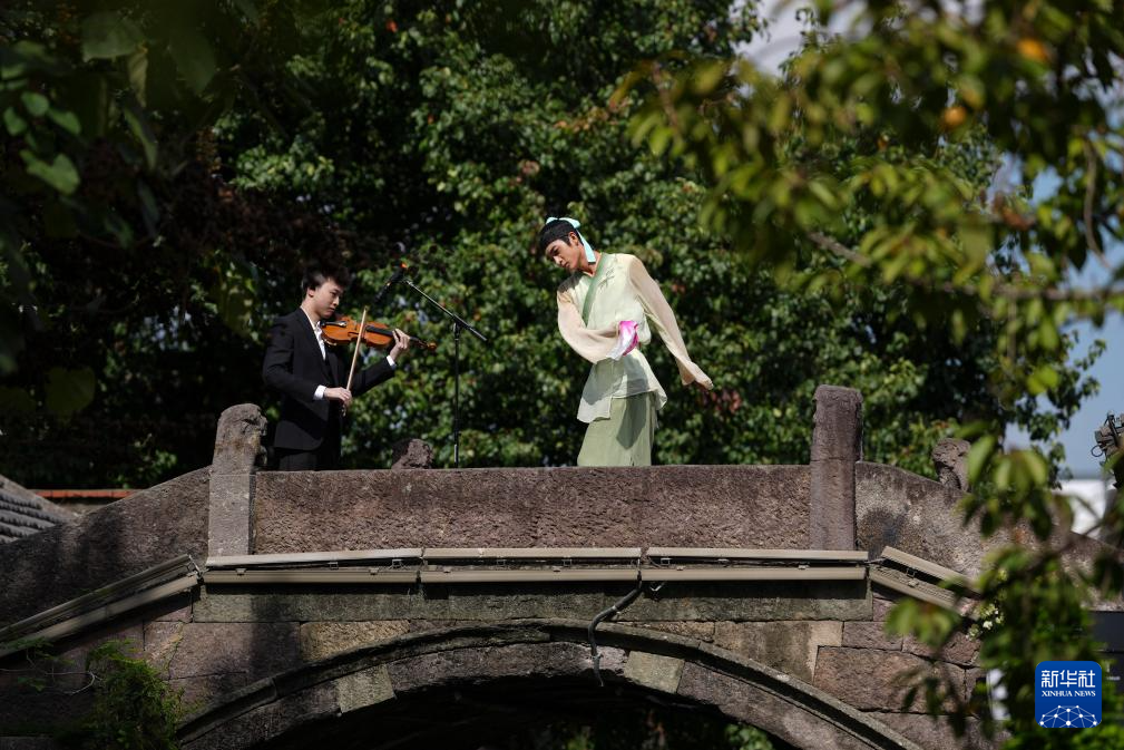 江南古镇的舞蹈艺术季