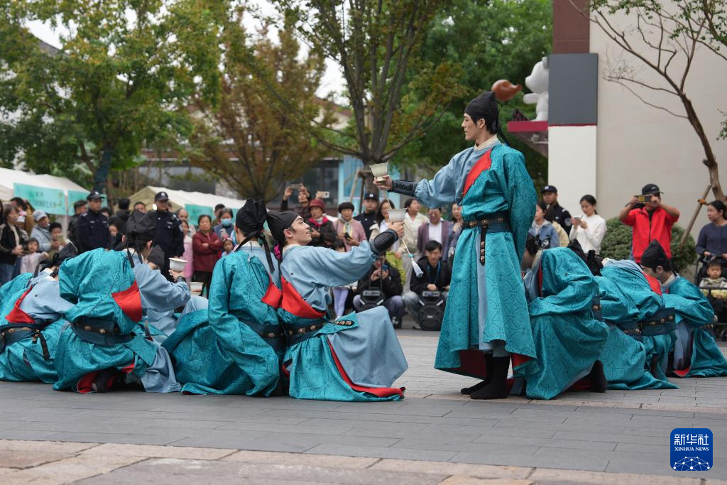 浙江德清:舞动江南古镇