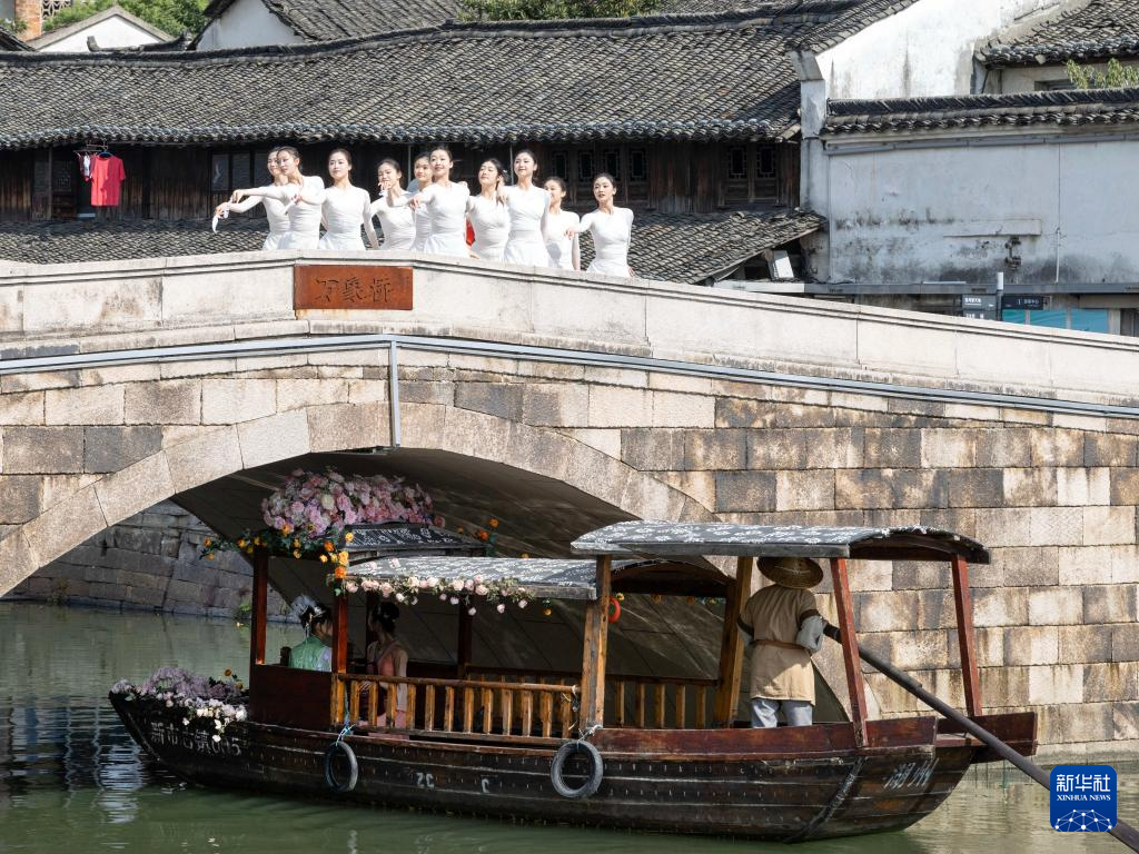 浙江德清:舞动江南古镇