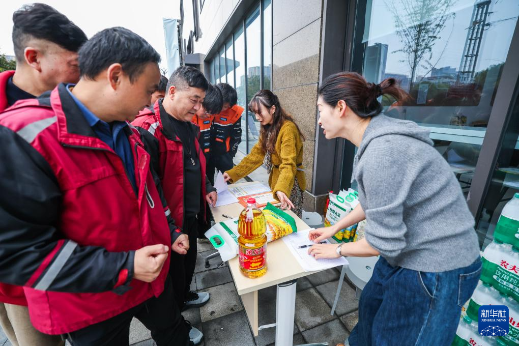 浙江诸暨开展冬季暖心关爱互动行动