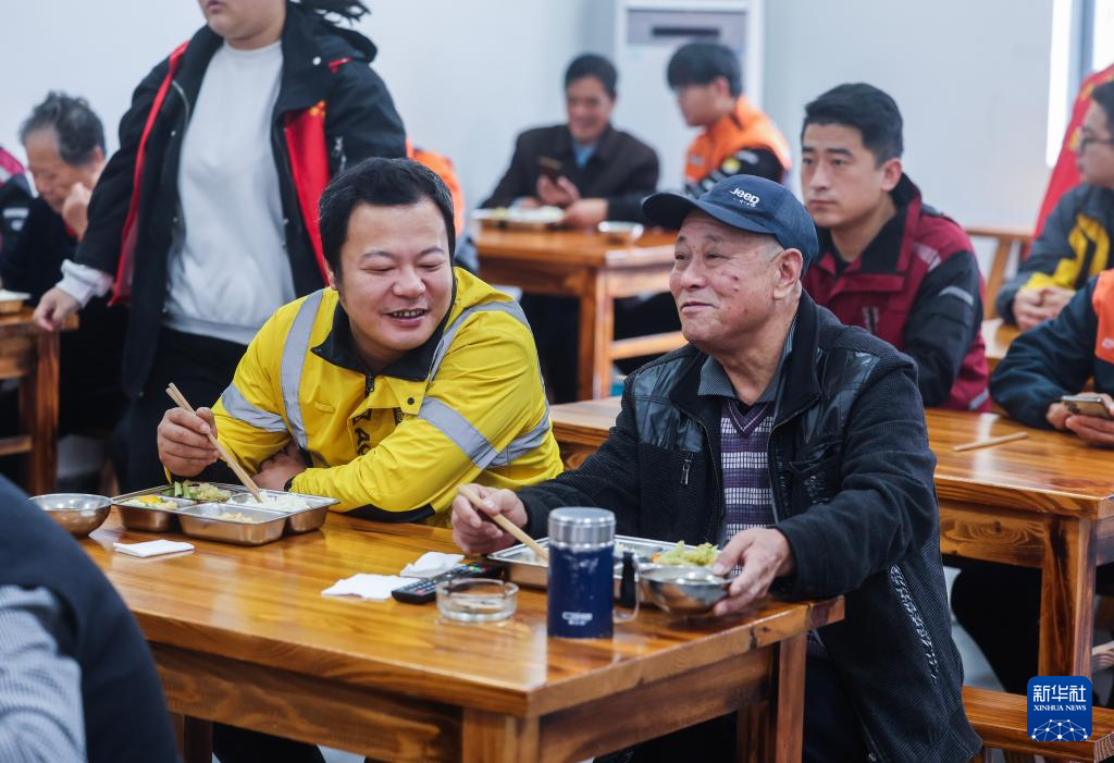 浙江诸暨开展冬季暖心关爱互动行动