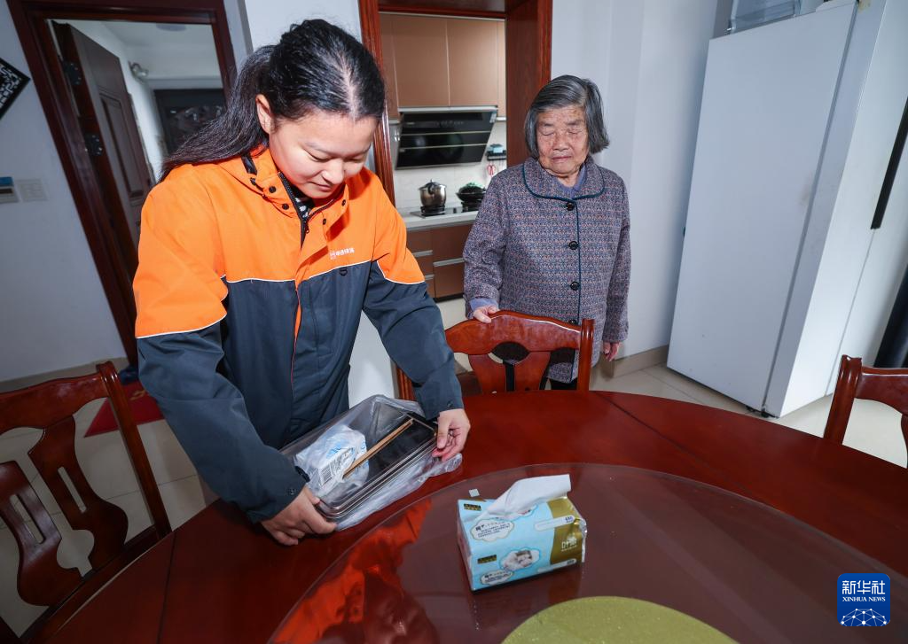 浙江诸暨开展冬季暖心关爱互动行动