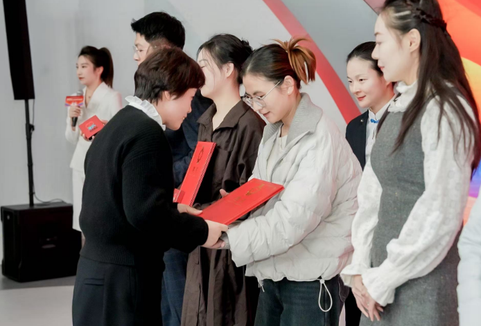 杭州举办“热血青年说”科普展演暨杭小献文创发布 创新讲好献血公益故事