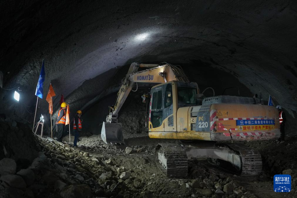 浙江:通甬高铁宁波段首座隧道顺利贯通