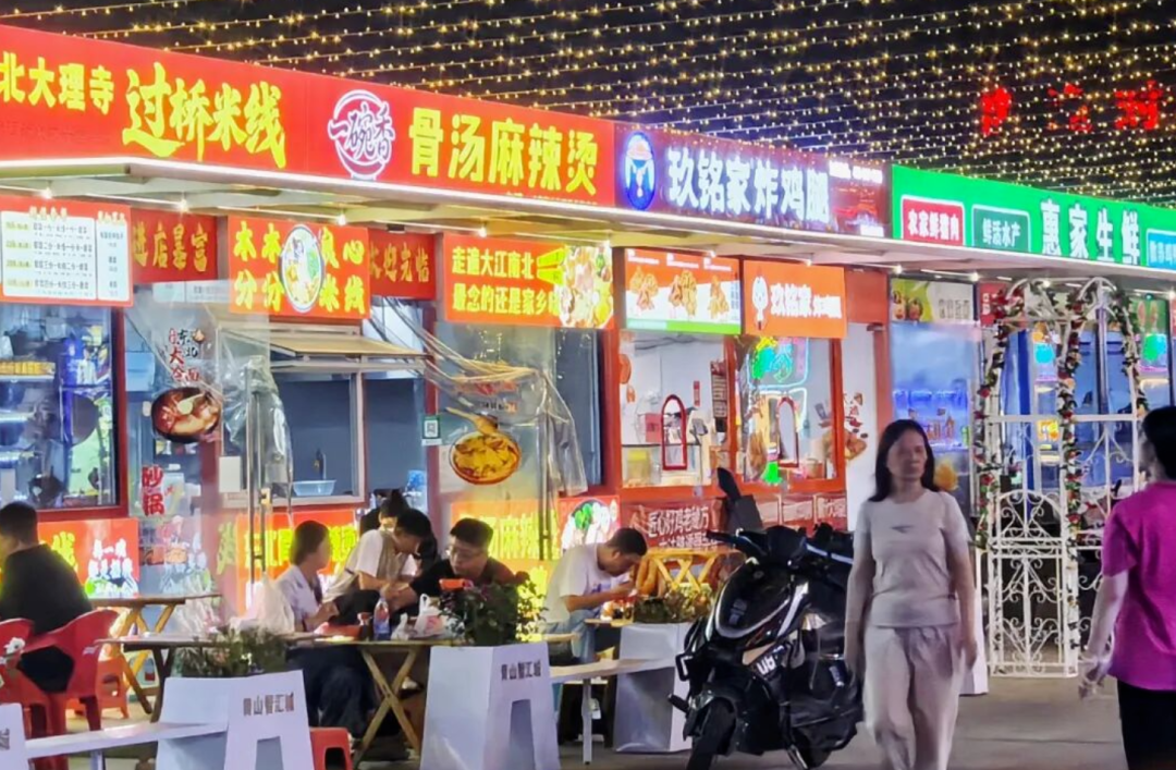 撸串、碰杯、闲聊……临安这里的夜市太治愈了!