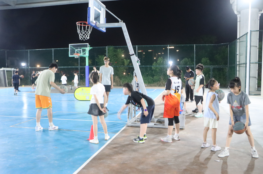 桥下跳舞、道地里上课……温岭乡村,夜夜火爆